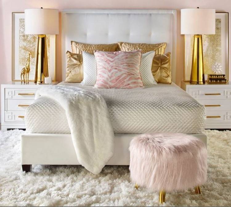 Conception confortable chambre à coucher de luxe glamour avec banc de  chambre à coucher — Image de photographee