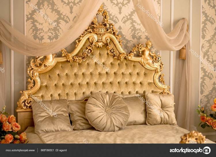 Votre majesté, passez des nuits féeriques dans la divine Chambre à coucher  blanc laqué moderne ROYALE ! Vous serez envoûté par son style baroque très  chic