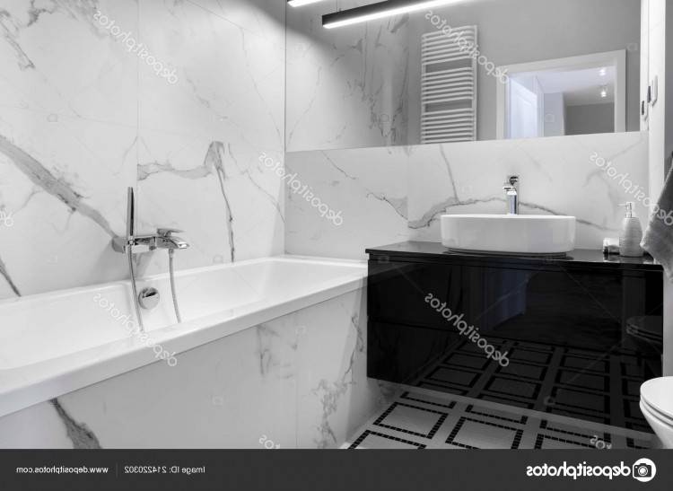 salle de bain en marbre noir et blanc revêtement sol baignoire autonome  blanche design épuré tendance Salle de bain en marbre moderne – idées  insolites qui