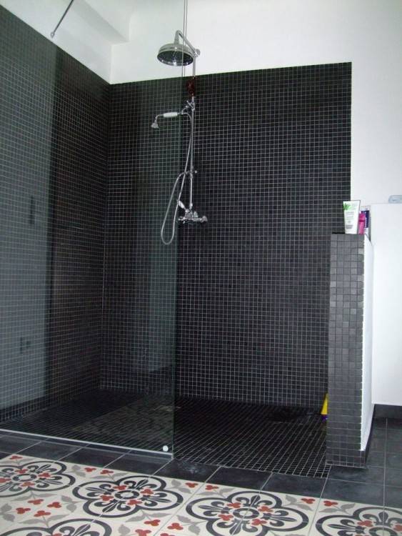Douche à l'italienne encastrable dans 50 salles de bains modernes