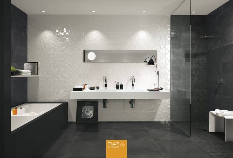 petite salle de bain moderne sous combles peinture noire papier peint marbre Petite salle de bain moderne en 70 idées exclusives témoignant de sa